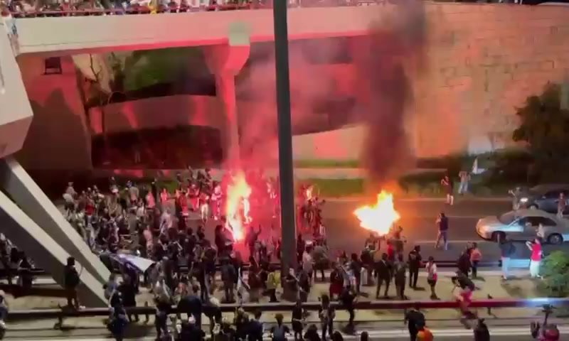 אחרי ההפגנה: מפגינים חסמו כבישים והתעמתו עם שוטרים