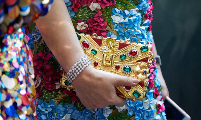 דולצ'ה וגבאנה מציגים טורבנים על המסלול