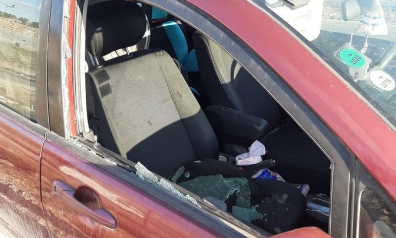 ישראלי נפצע מזריקת אבנים בדרום הר חברון, מצבו קל