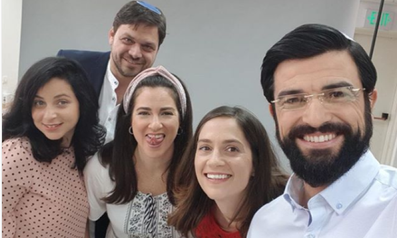 לאחר 10 שנים: כוכבי הסדרה "סרוגים" מתאחדים