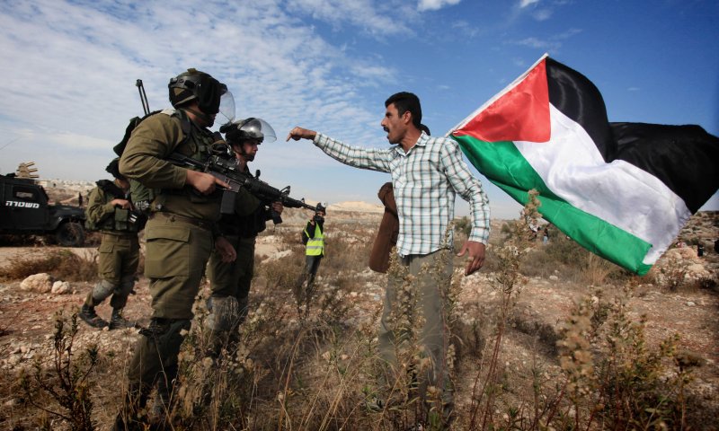 לוחמים ששרפו דגל פלסטיני נשפטו למאסר