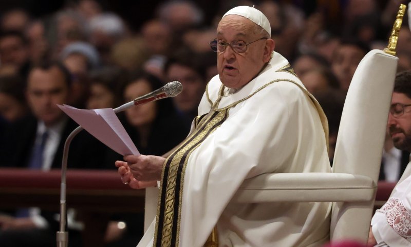 צפו: הוותיקן מפרסם תיעוד של האפיפיור בארון&nbsp;הקבורה