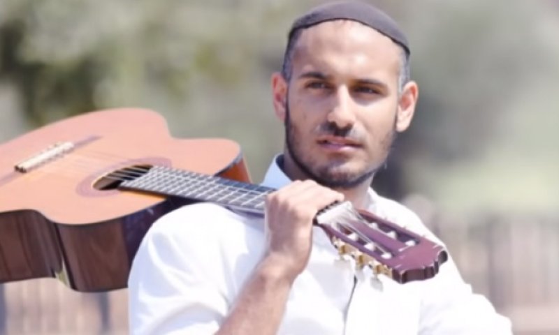 לכבוד אלול: נאור כהן משיק סינגל מלא אמונה&bull; צפו