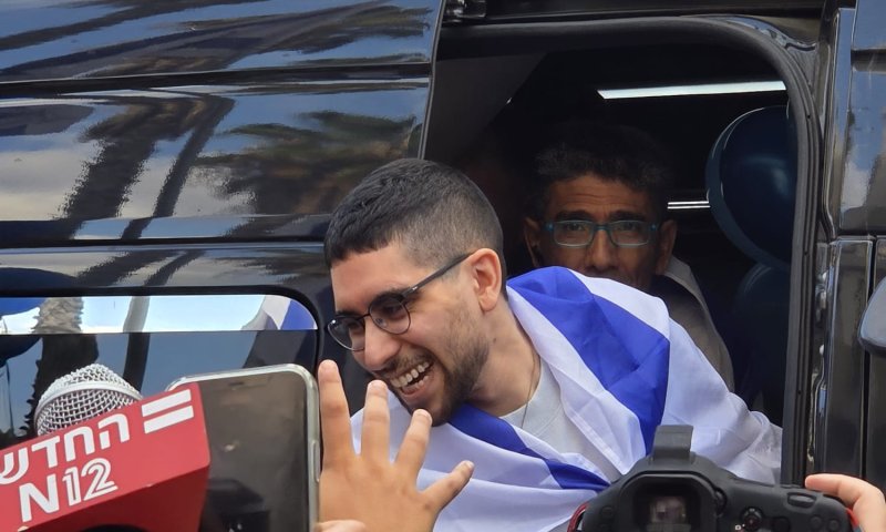 מאות תושבים קיבלו את פניו של אביתר דוד שחזר לביתו. צפו