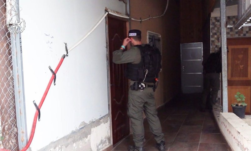 בדואי מהנגב נעצר בחשד להפעלת חברת פרוטקשן