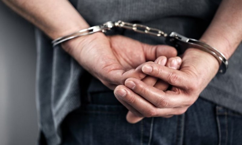 חוסך שבטו: הכה את בנו שסירב לבוא לתפילה ונעצר