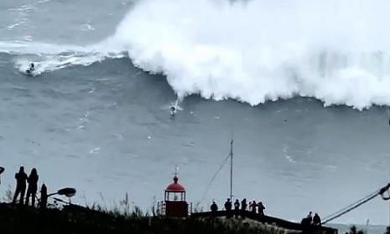 משוגע: גולש על גלים בגובה 20 מטר