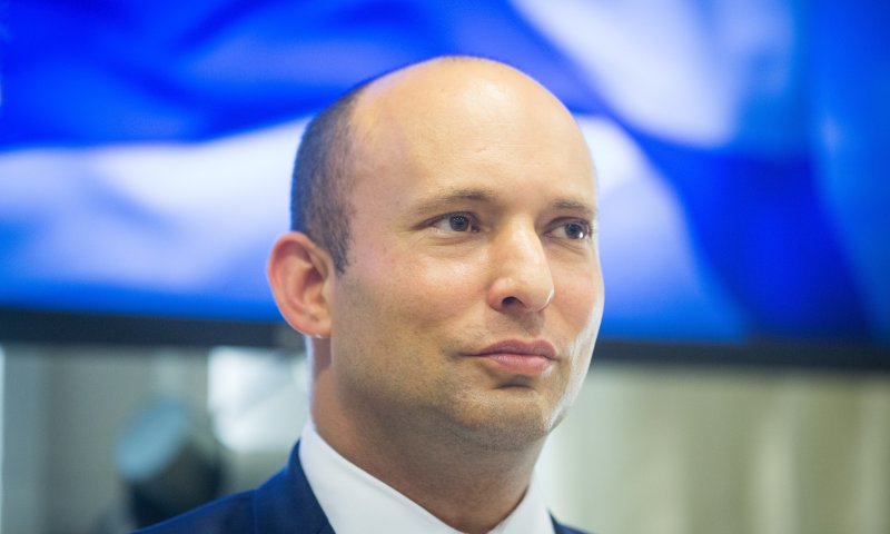 בנט מתנצל; המילה 'חוצפה' נגד הרב אליהו: "לא ראויה"