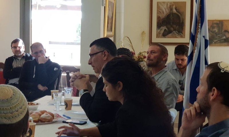 גדעון סער בעד חזרה לצפון השומרון: "בוחן באהדה"