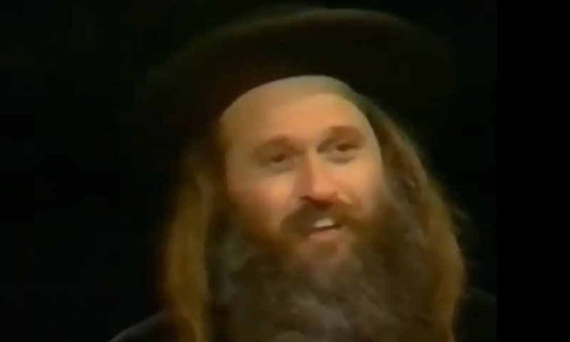 יממה לאחר פטירתו: ביצוע של הזמר החסידי נחשף. צפו