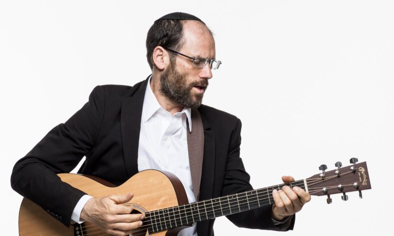 לכבוד יום השואה הבינ"ל: אהרון רזאל בשיר חדש