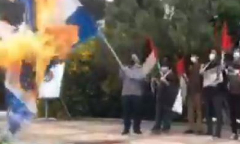 צפו: לא תאמינו מה קרה לאיראני שהצית דגל ישראל