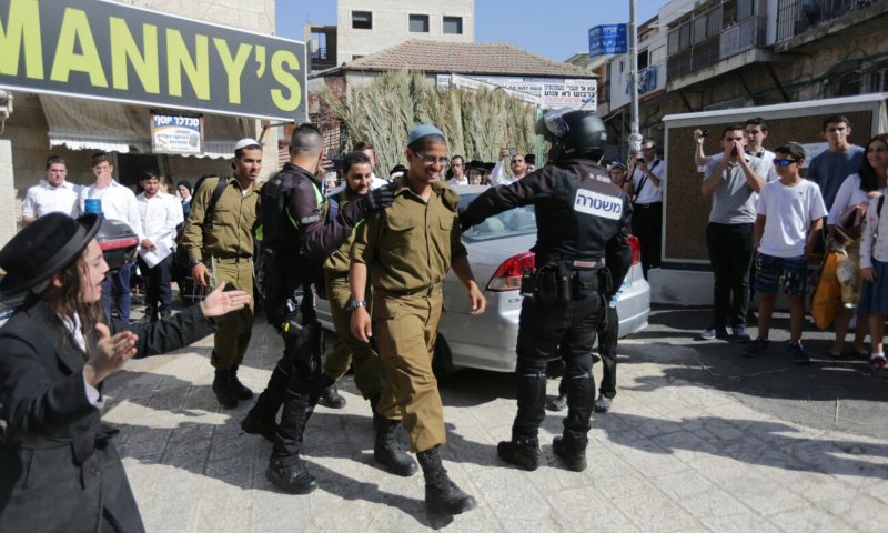 תיעוד: 3 חיילים הותקפו וחולצו ממאה שערים