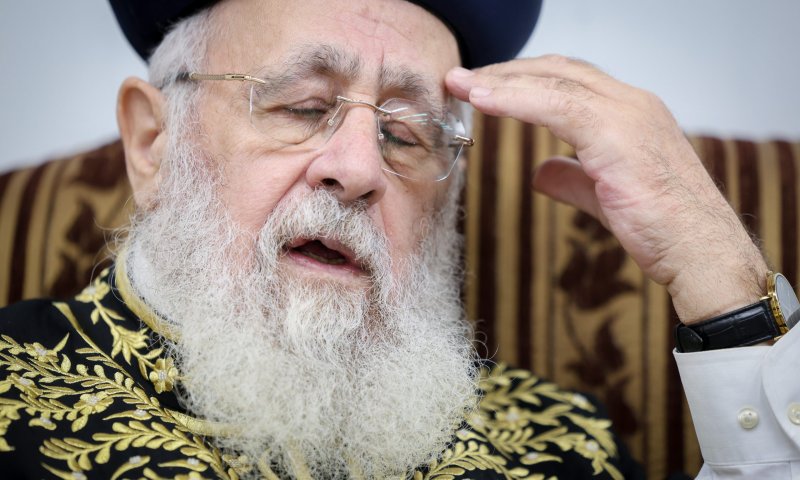 להוציא את הספרים של הרב יצחק יוסף מבסיסי צה"ל