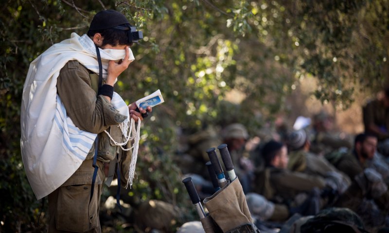 בזכות פניית סרוגים: החייל הסרוג קיבל תעודת לוחם