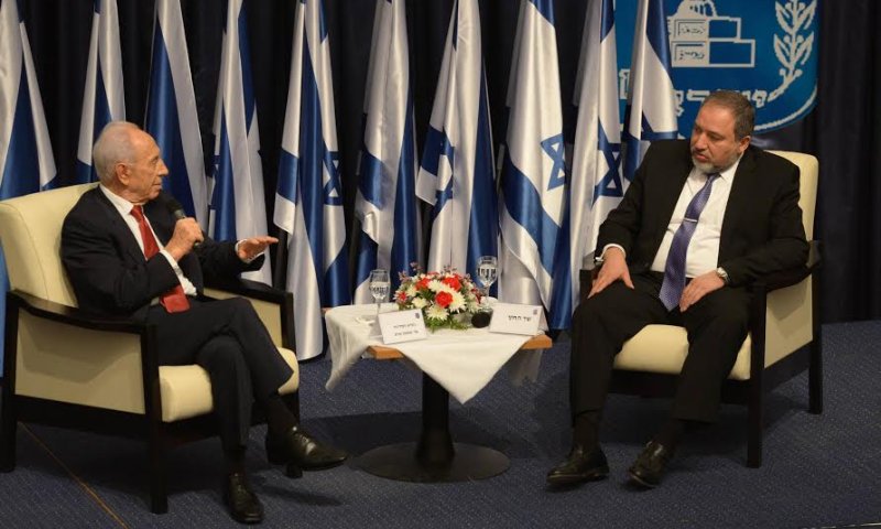 פרס לליברמן: "מתפקידו של משרד החוץ לקדם הסכם שלום"