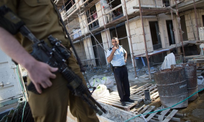 חשד לפיגוע: פועל ערבי תקף ישראלים באתר בנייה