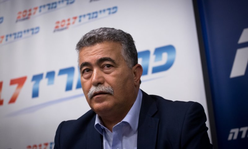 עמיר פרץ: צריכים להביא 4 מנדטים מגוש הימין