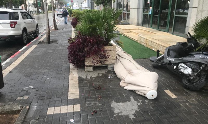 סופות חול בדרום; אדם נפגע בינוני מאבן שעפה בסופה