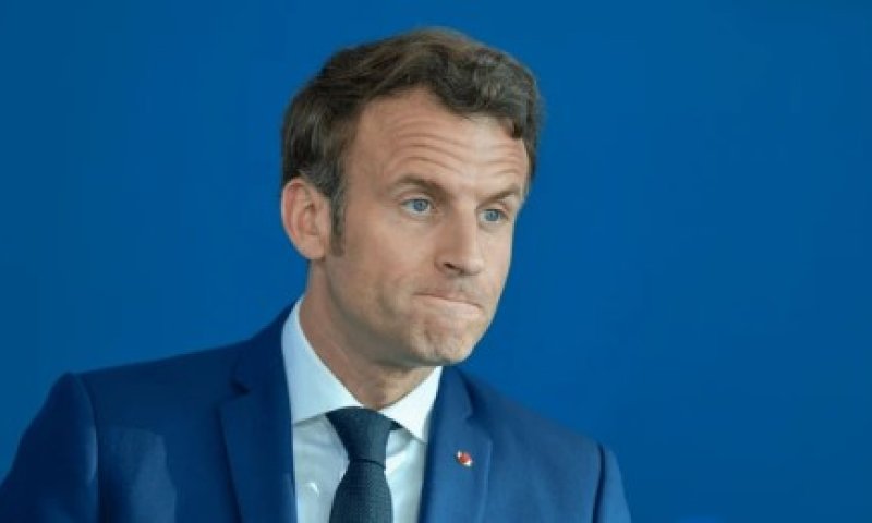 הכרעה בצרפת: הממשלה נפלה בהצבעת אי אמון