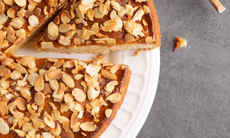 השקדיה פורחת: מתכון לעוגת שבת משגעת