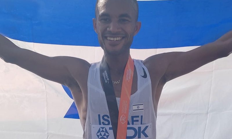 הישג היסטורי: מדליית כסף לאתלט הישראלי במרתון
