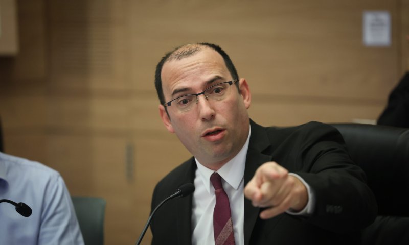 רוטמן נגד לפיד: "סכנה לביטחון הקהילות היהודיות"