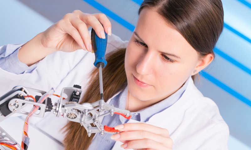 מכללת עזריאלי מקום ראשון בשילוב נשים בהנדסה