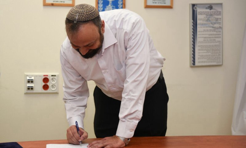 רגע לפני עמונה: הרב רמי ברכיהו מונה לרב המשטרה