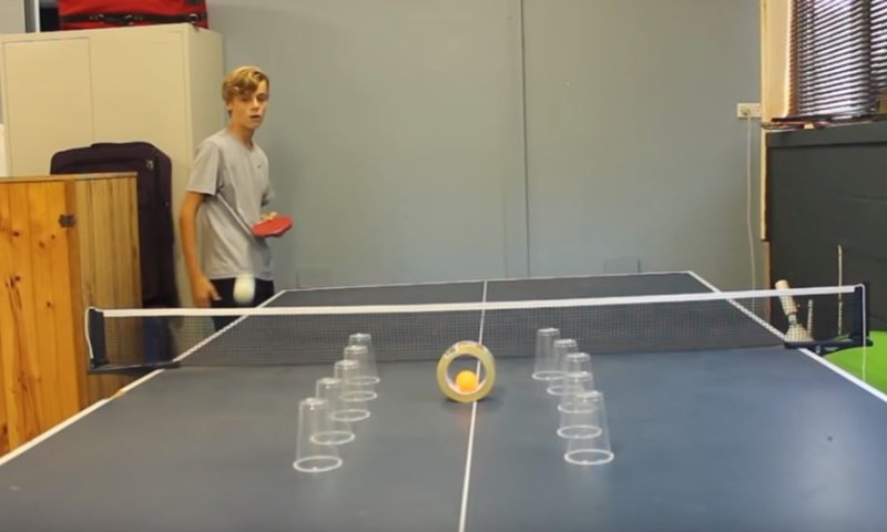 צפו: אלוף הפינג פונג שמשגע את הרשת