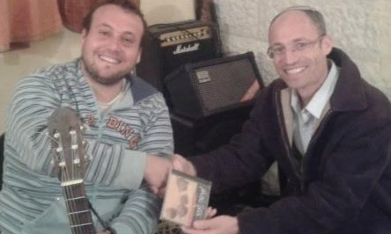 הקליפ לדוידי פרל כל כך גרוע שזה גאוני