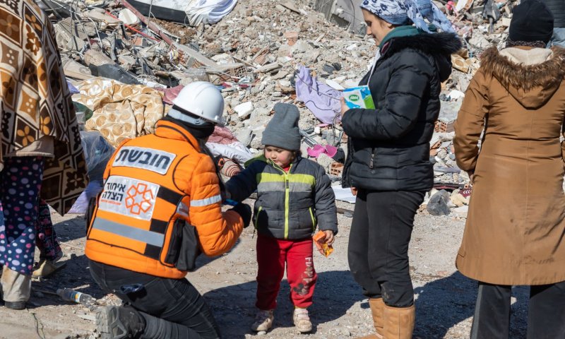חברי המשלחת הישראלית של איחוד הצלה בדרך לארץ
