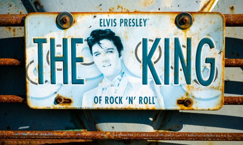 באמצעות בינה מלאכותית: מלך הרוקנרול חוזר לבמות