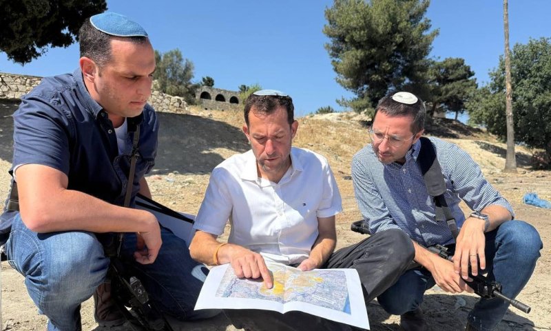 היסטורי: צוותי מדידה של מועצת שומרון נכנסו לישוב החרב