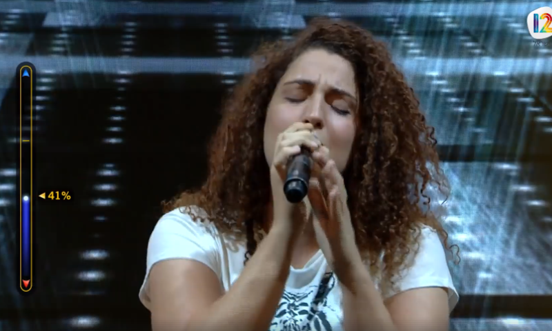 צפו: הביצוע המרגש של הבת המאומצת של קרן פלס