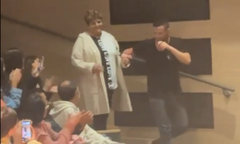 "הסמל של אופקים": גיא הוכמן פגש את רחל אדרי | צפו