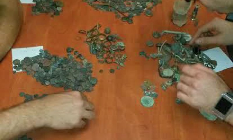 מאות מטבעות וחפצים עתיקים נתפסו אצל שודד עתיקות תושב בית שמש