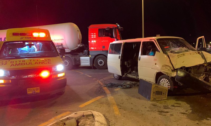 10 פצועים בתאונת דרכים סמוך לצומת דימונה