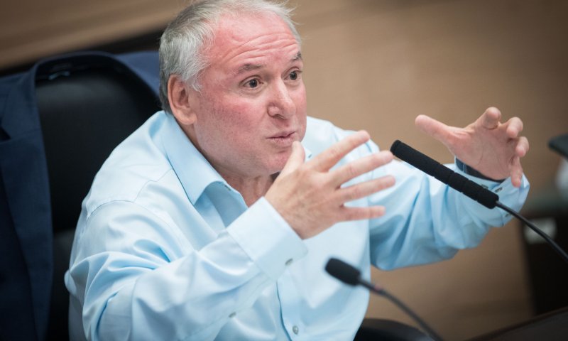 עימות בין הליכוד לחרדים; מתנגדים לשינוי ב"חוק המרכולים"