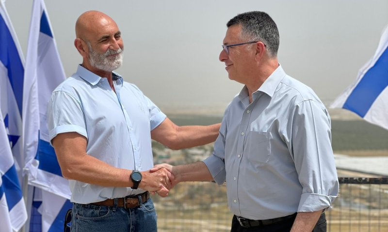 למרות ההתנגדות לממשלה: אלחייני אירח את סער