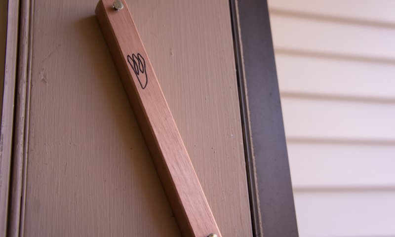 זעם בצרפת: משפחה יהודית נדרשה להסיר מזוזה מביתם