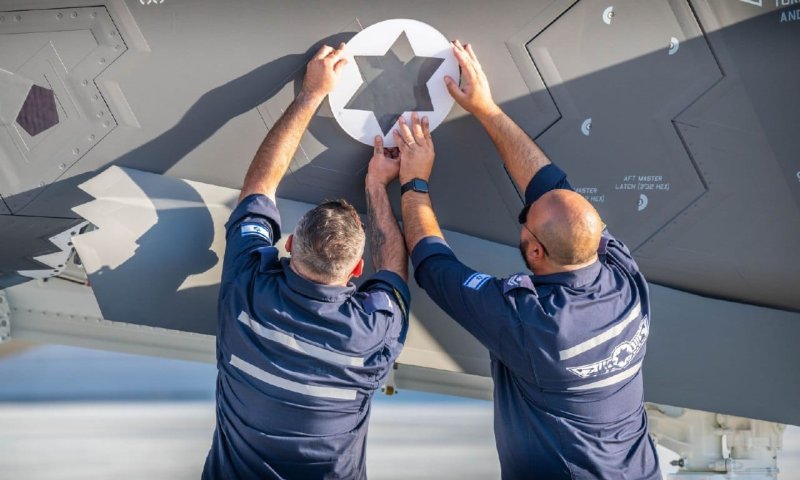 בצל הגשמים: הצפה בבסיס חיל האוויר, הפעילות נמשכת