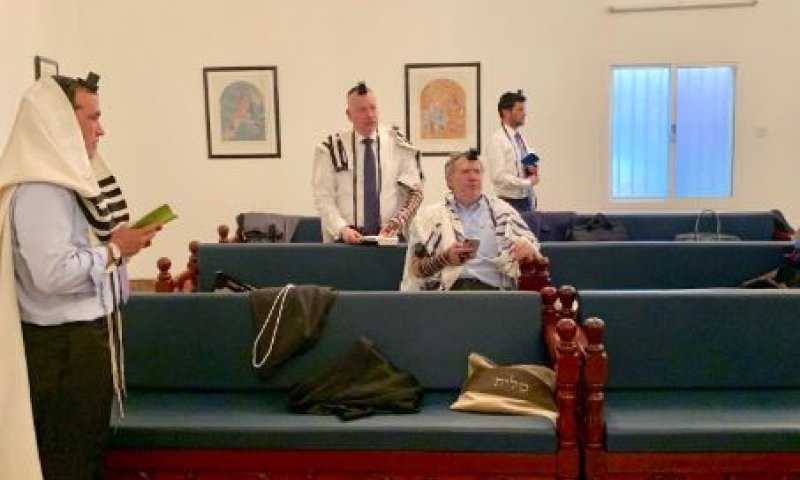 צפו: תיעוד מרגש מתפילת שחרית בוועידת בחריין