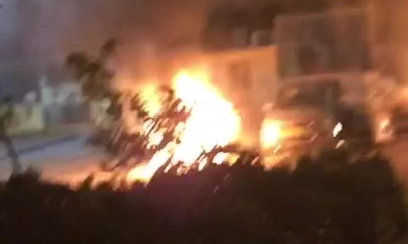 רכבי יהודים התפוצצו בלוד | ראש העיר: "אירוע לאומני"