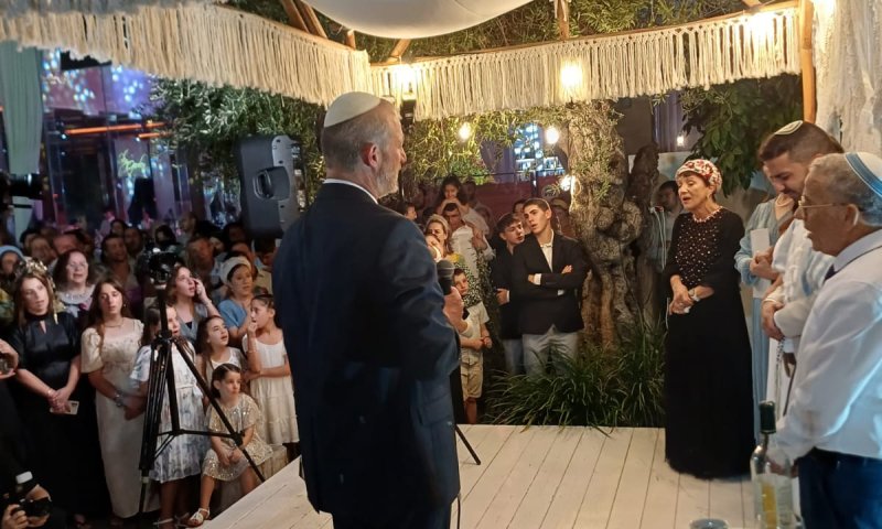 שנה לאחר נפילת בניו: הרב שמואל סלוטקי חיתן את בתו