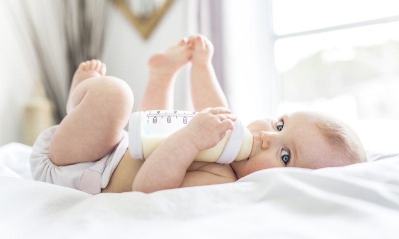 האם גלולות מסוכנות לחלב של התינוק?