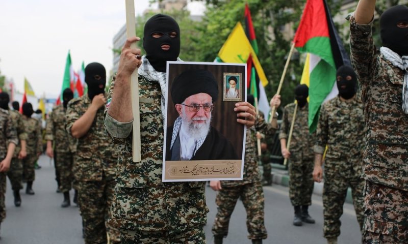 "טבעת האש של איראן עולה בעצמה באש"