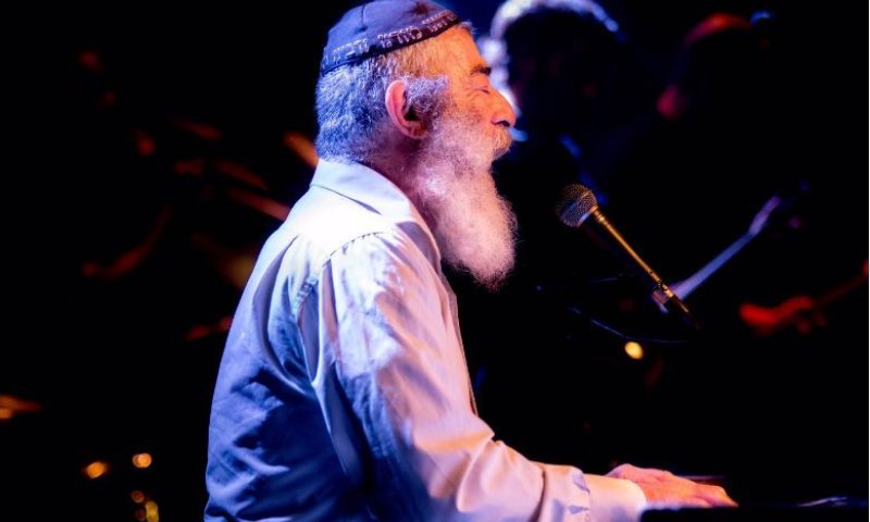 אריאל זילבר עושה פורים ב'גולה'