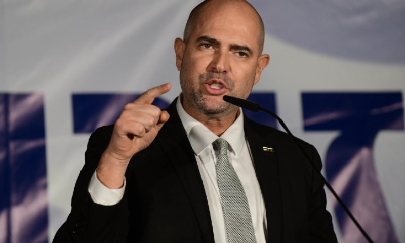 אמיר אוחנה לבר לב: "תשתה מים קרים"