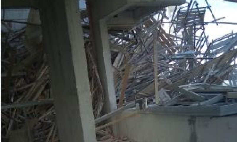 חשש ללכודים: פיגומים קרסו באתר בנייה בפתח תקווה